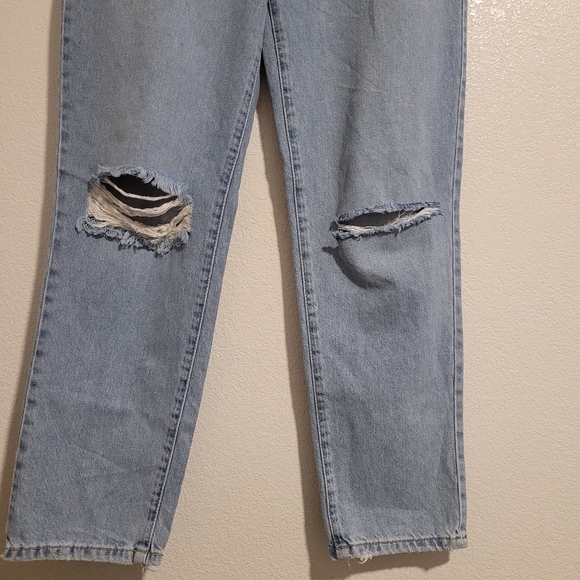 NWT FOREVER 21 Mom Jeans Women 26 Blue High Rise 5-Pocket Button Fly Distressed - Picture 3 of 12